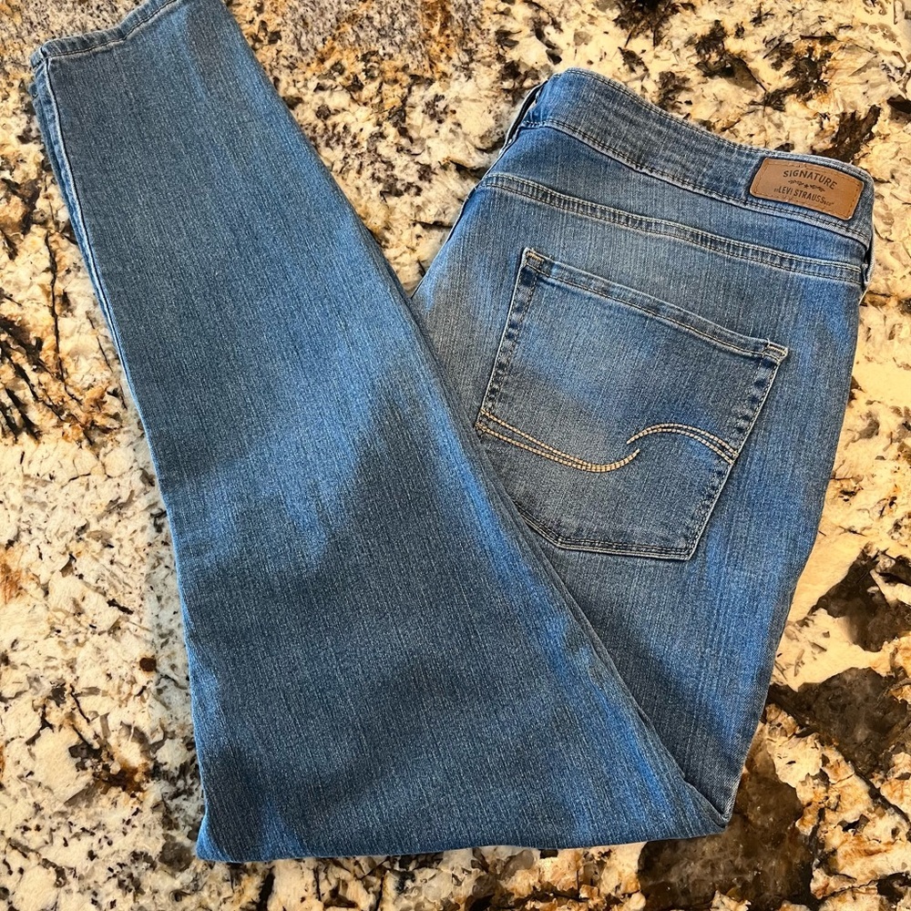 Levi’s Women’s modern skinny stretch Signature Blue Denim Jeans Size 18